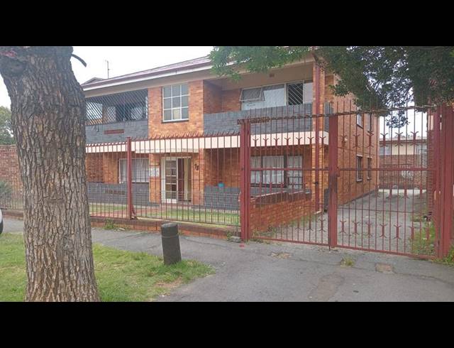 2 BEDROOM APARTMENT FOR SALE IN FOREST HILL